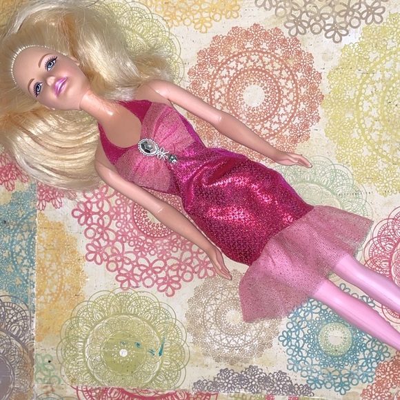 Barbie Vintage Bundle of 5 Dolls with Extra Clothes and Accessories - Picture 4 of 7